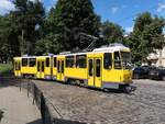 LKP (Львівське комунальне підприємство) LET (Lviv Elektro Trans) Strassenbahn 1234 Tatra KT4D Baujahr 1985 ex-BVG Berlin Strassenbahn 6092 Berlin. Pidvalna Strasse, Lviv, Ukra�ne 15-08-2025.


LKP (Львівське комунальне підприємство) LET (Lviv Elektro Trans) tram nummer 1234 Tatra KT4D bouwjaar 1985 ex-BVG Berlin tram 6092 Berlijn. Pidvalna straat, Lviv, Oekra�ne 15-08-2025.