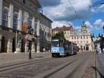 LKP (Львівське комунальне підприємство) LET (Lviv Elektro Trans) Baujahr 1071 Tatra KT4SU Baujahr 1984. Rynok Platz, Lviv 20-08-2025.

LKP (Львівське комунальне підприємство) LET (Lviv ElektroTrans) tram 1071 Tatra KT4SU bouwjaar 1984. Rynok plein, Lviv 20-08-2025.