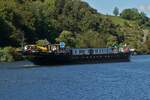 Schiffrundfahrt auf der Mosel, das vor uns fahrende Flusskreuzfahrtschiff MS Princesse Royal muss genau wie wir vor der Schleuse von Apach warten bis das sich darin befindliche Schiff die Schleusenkammer verlassen hat.. 09.2023