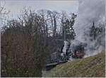 Von Dampf und Rauch sowie der Vegetation etwas verdeckt erreicht die SNCF 241-A-65 Koblenz.