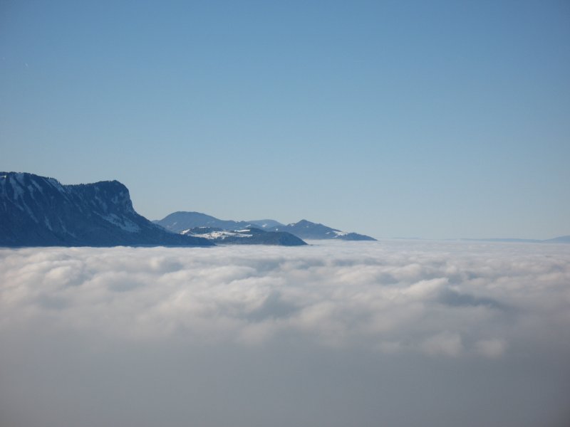 ber den Wolken muss die Freiheit wohl grenzenlos sein...
Bei diesem Nebelmeer ber dem Genfersee fllt mir spontan dieser Liedertext ein. 
(Dezember 2007)