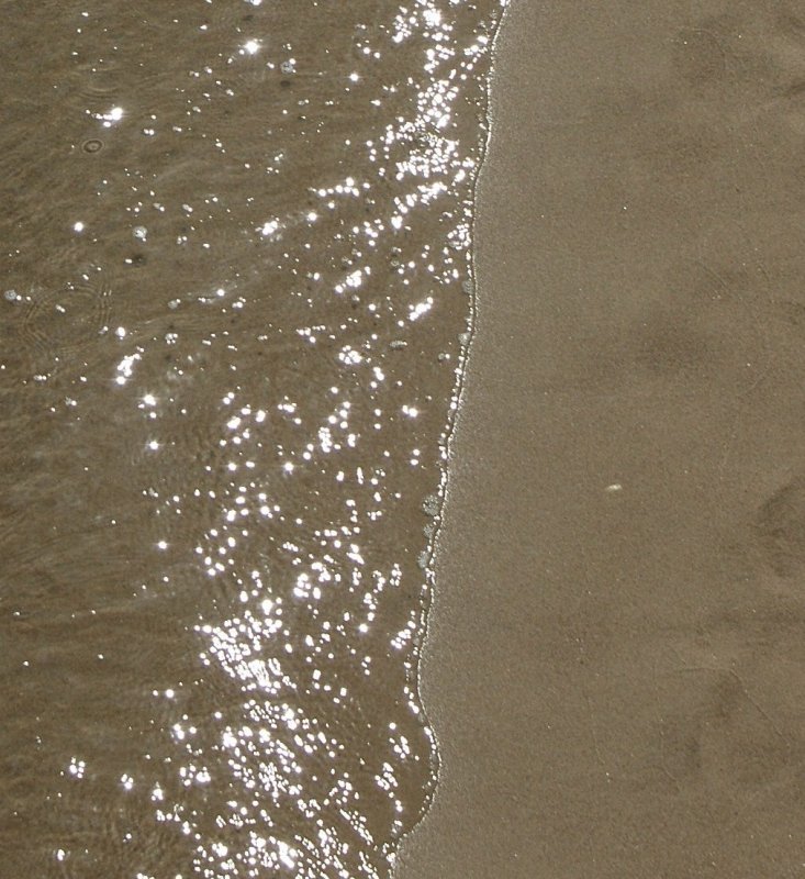 Wasser, Sand und die glitzernde Sonne.
(Juni 2009)